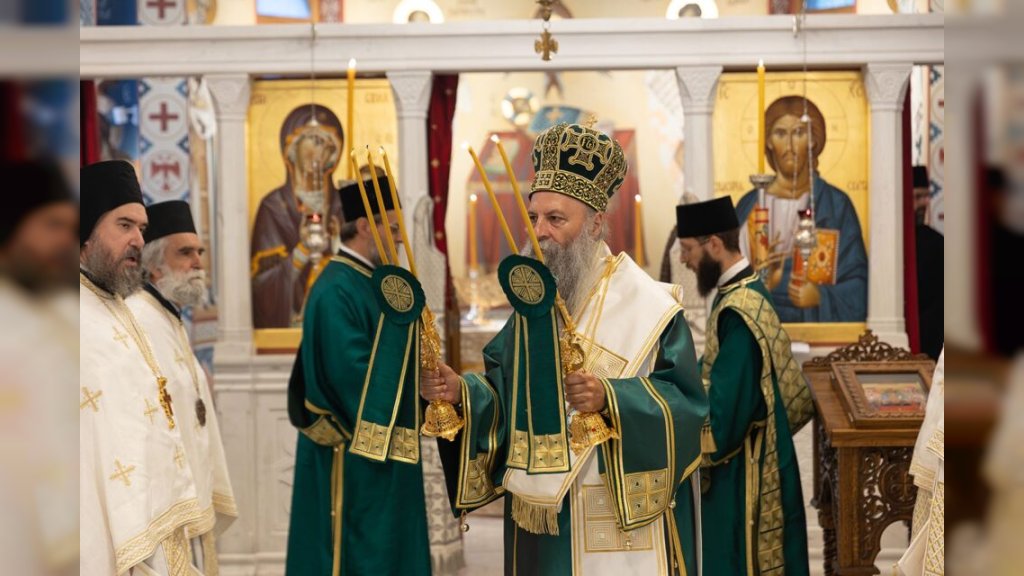 PATRIJARH PORFIRIJE SLUŽIO LITURGIJU U BOGOSLOVIJI SVETOG SAVE Blagoslovio đake za novu školsku godinu