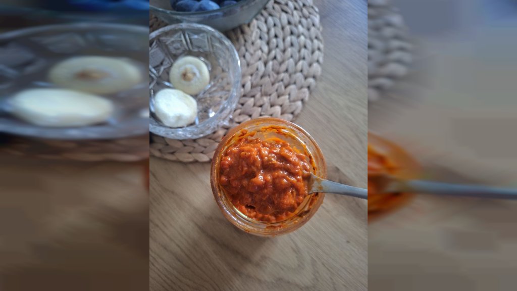 BUGARI OVAKO PRAVE AJVAR Dodaju jedan sastojak koji se niko ne bi usudio, to mu daje poseban šmek