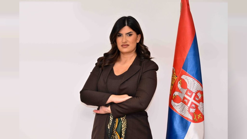 „POBEĐIVAO IH JE 14 GODINA, POBEDIĆE I SADA“! Dina Vučinić otkrila zašto je odložen skup u Novom Sadu