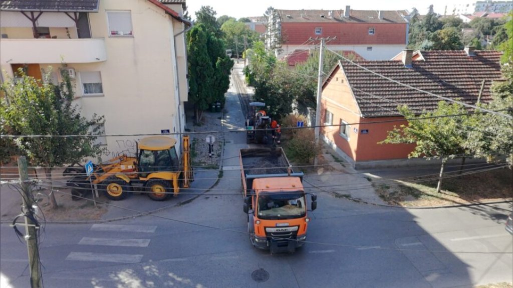 POPRAVKA KOLOVOZA U ULICAMA LAZE NANČIĆA, SAVE ŠUMANOVIĆA I RADOJA DOMANOVIĆA