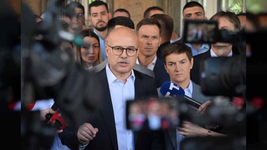 „ČETVRI MOST NIČE NAD DUNAVOM U NOVOM SADU, A PORUKA JE JASNA”: Lider SNS Vučević – To je simbol spajanja, a ne blokada, nereda i nerada!