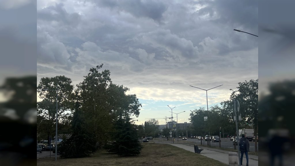 SRBIJA SE BUDI U OBLACIMA! Svežije vreme, živa u termometru do 27 stepeni