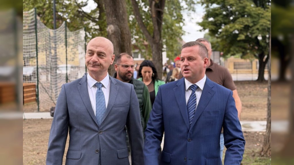 Ivanišević i Gašić otvorili rekonstruisani park u Bloku 22 u Inđiji