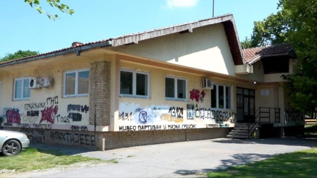 U toku zamena stolarije na ambulantama u Sivcu i Crvenki, počinju radovi na zgradi Mesne zajednice u Sivcu