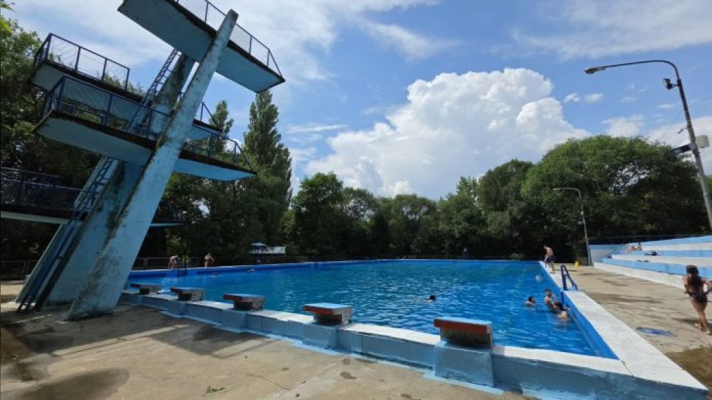 Otvoren crvenački bazen – u toku prijave za školu plivanja, aerobik u vodi i dodatne sadržaje