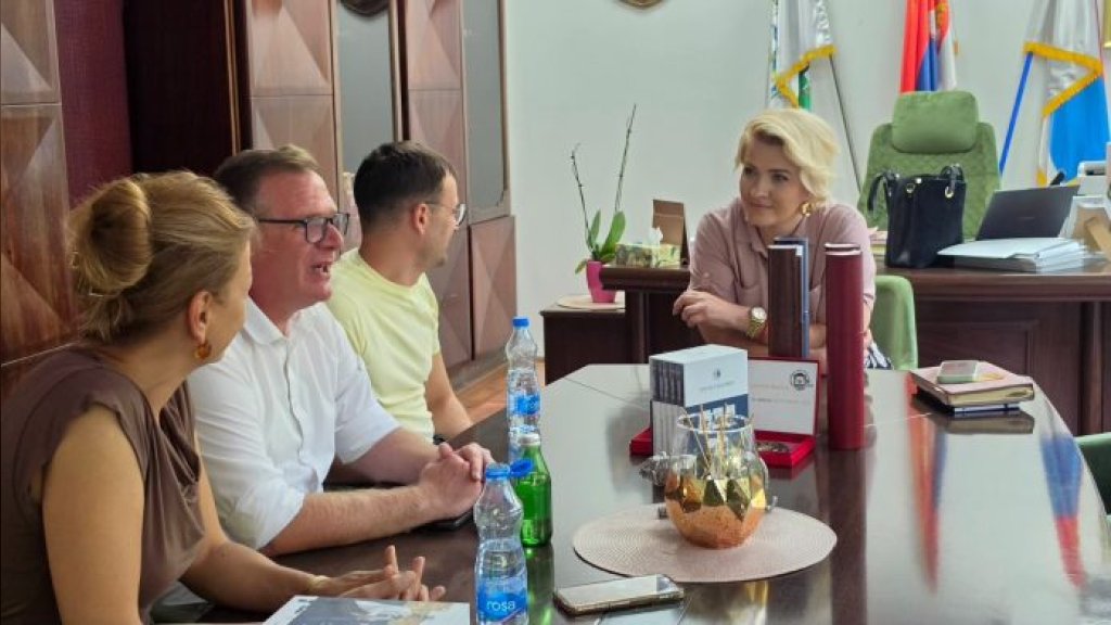 Predsednica opštine Kula priredila prijem za glumce Kulturnog centra