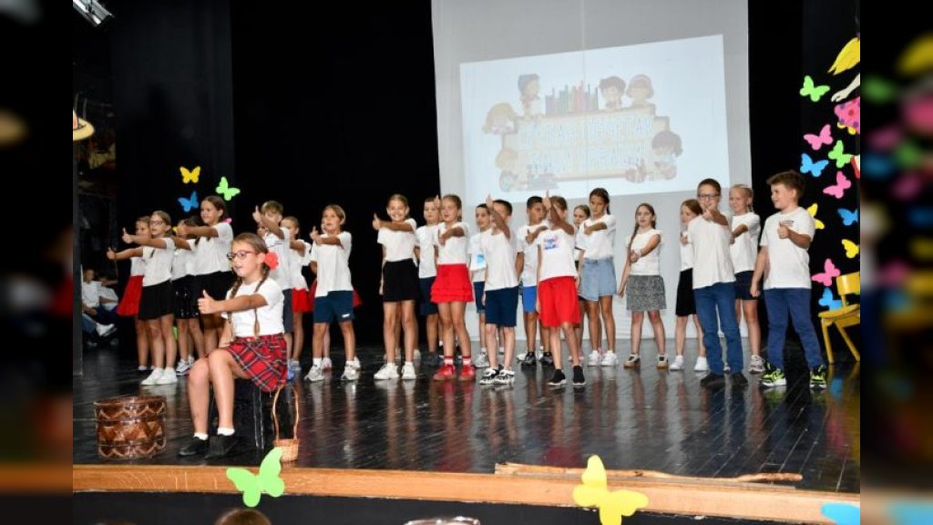 Održani svečani prijemi prvaka u školama u opštini Kula