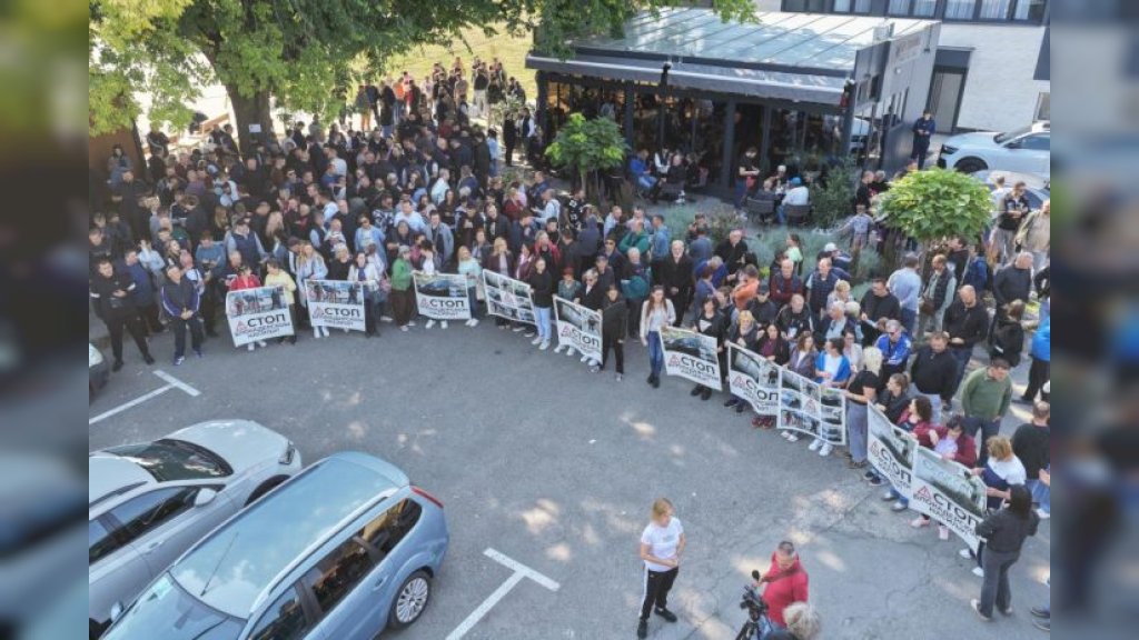 Održan skup ispred Osnovnog suda u Vrbasu pod nazivom „Stop blokaderskom nasilju“