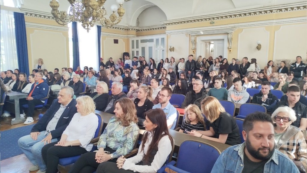 Studenti potpisali ugovore