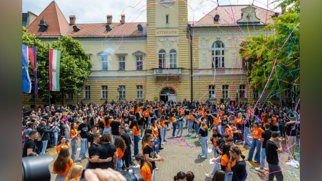 Danas tačno u podne svi na trg!