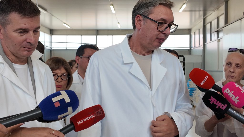 Vučić u Ruskom Selu:U poseti preduzeću „Artis 1973” ,najavio velike projekte za Kikindu, govorio o bolnici, MSK-u, „Tozi”, putevima i novim radnim mestima