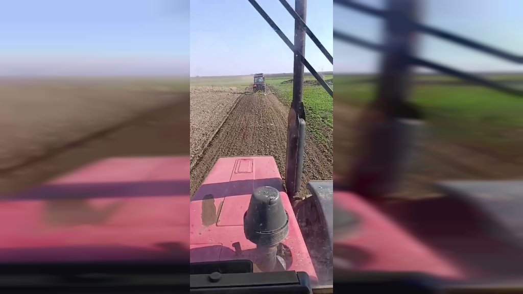 Poljoprivrednici iz Uzdina udruženi u akciji ravnanja atarskih puteva