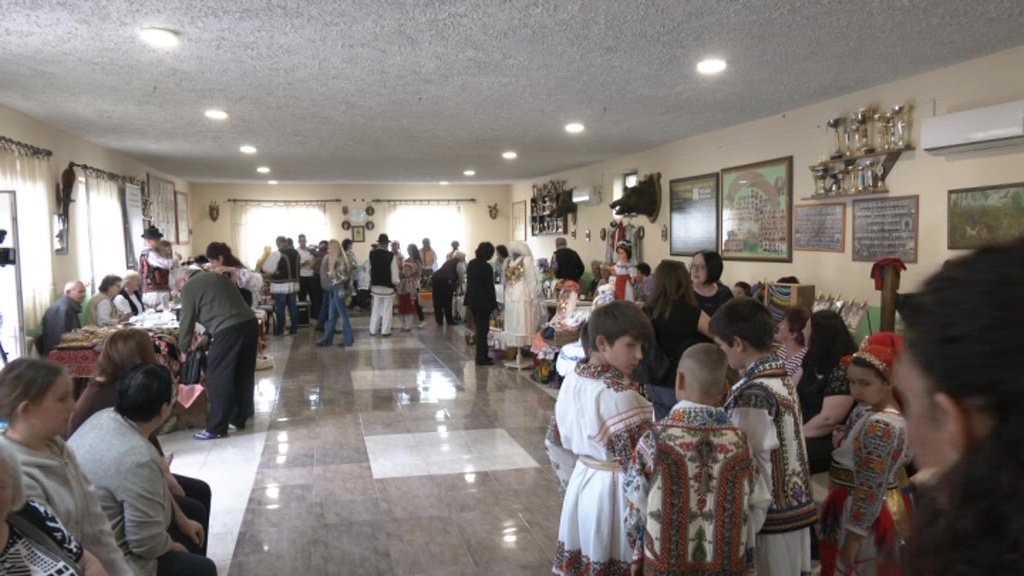 Rumunska narodna nošnja i tradicija proslavljene u Uzdinu
