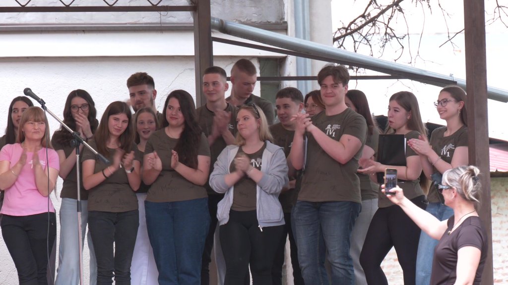 Poslednje školsko zvono za maturante kovačičke Gimnazije