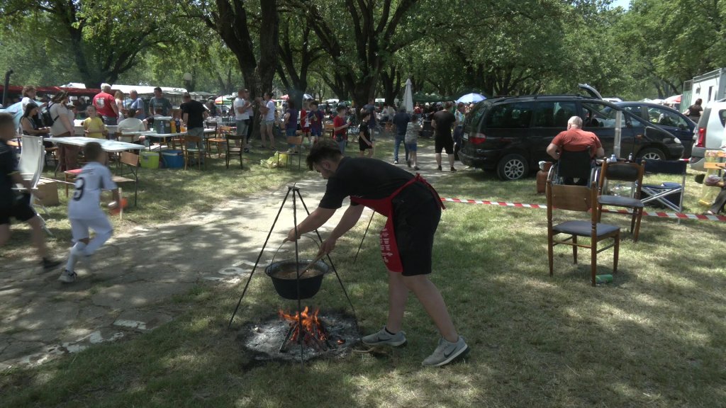 Debeljača mirisala na gulaš: 26. Gulašijada okupila 94 ekipe i veliki broj posetilaca