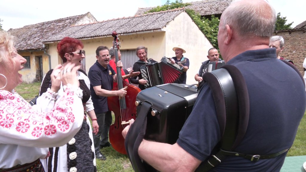 Međunarodna ljubav prema folkloru i tradijici: treći susret verana KUD-a u Crepaji