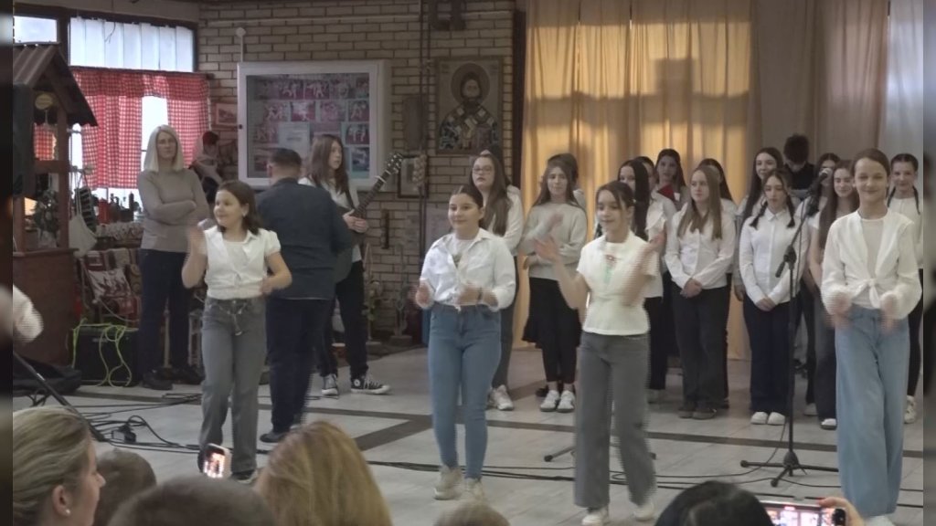 Priredba u čast velikog pesnika: Svečano obeležen Dan škole “Miroslav Mika Antić”