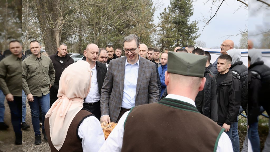 Predsednik Vučić posetio selo Kruščić kod Kule