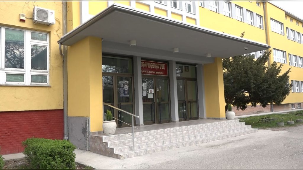Vršac: Poljoprivredna škola dobila novi traktor i obnovljenu fasadu