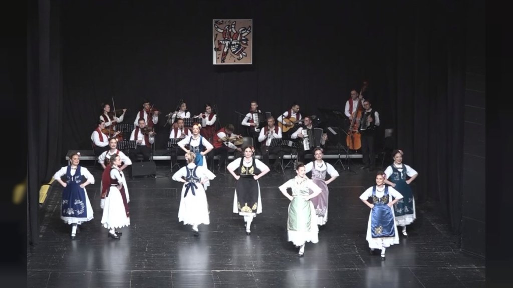 Prvi ansambl KUD “Paunović“ oduševio publiku u Kulturnom centru