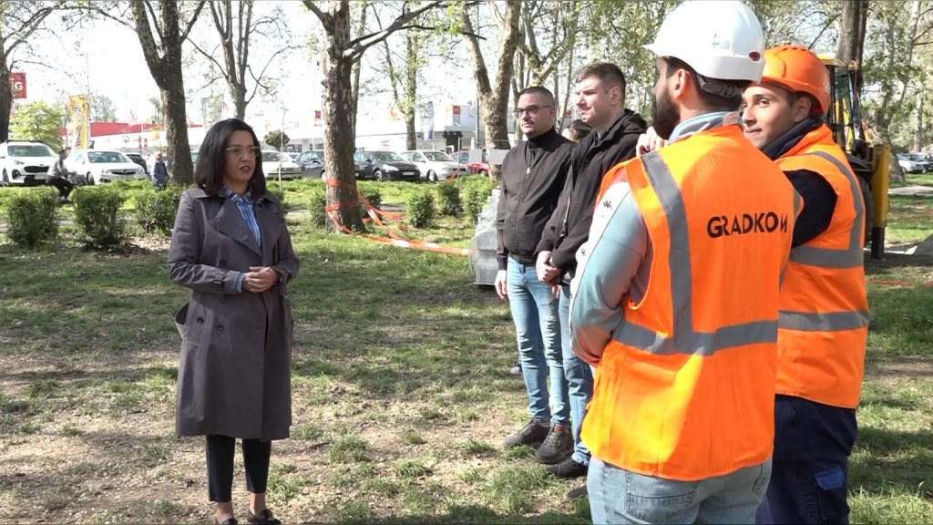 Maja Vitman gradska menadžerka obišla radove na izgradnji igrališta na Tesli