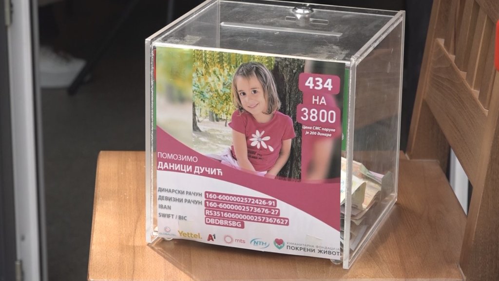 Bazar u Pančevu za pomoć Danici Dučić okupio učenike, profesore i građane