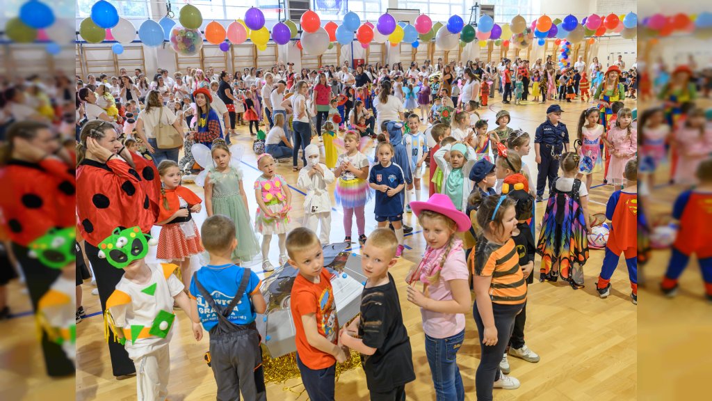 Velikim maskenbalom obeleženi Međunarodni dan dece i Dan ustanove PU „Kolibri”