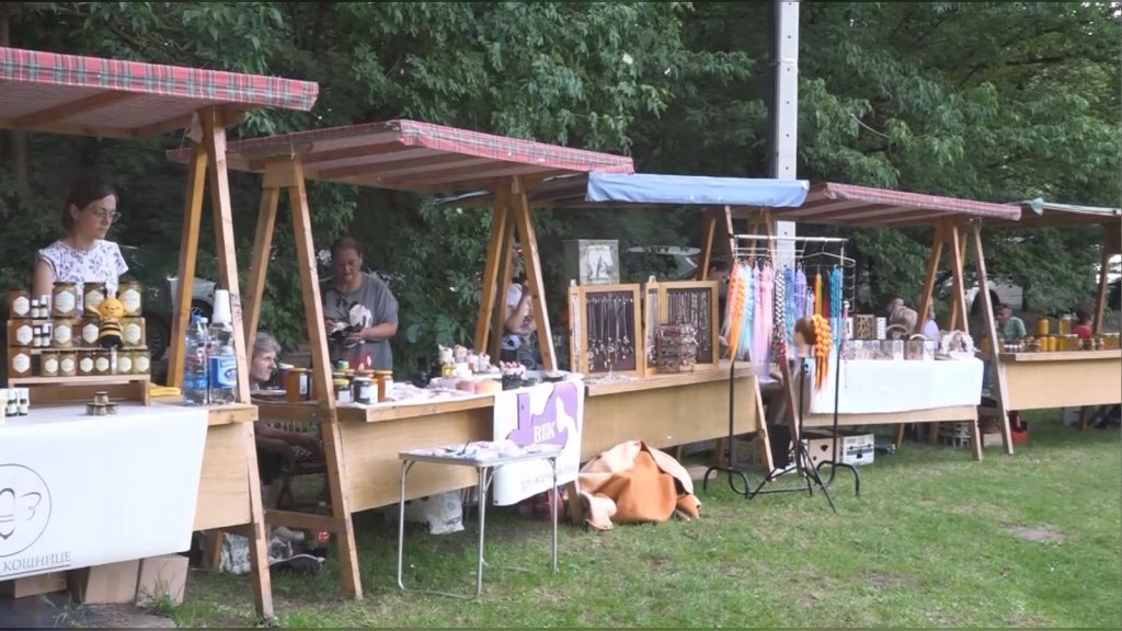 Na Devojačkom bunaru održan Sabor pčelara