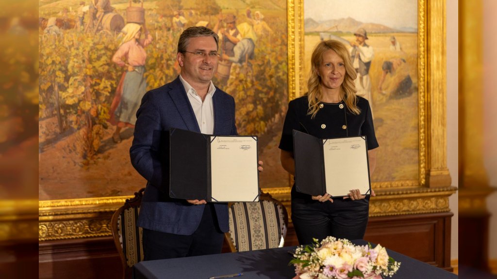Ministar Selaković u Vršcu potpisao sedam ugovora vrednih 20,5 miliona dinara