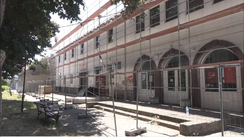 Radovi na rekonstrukciji Doma kulture u Sefkerinu, u toku prva faza