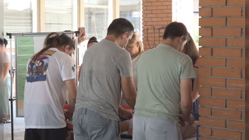 Dom zdravlja Pančevo organizovao takmičenje u brzom menjanju pelena