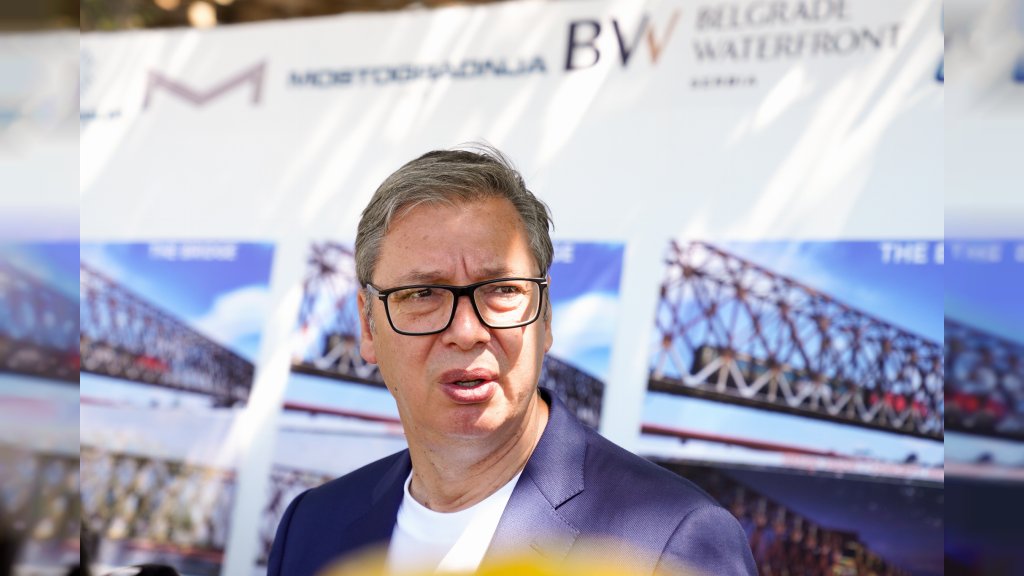 Predsednik Vučić: Stambena naselja u Deliblatskoj peščari nisu ugrožena požarom