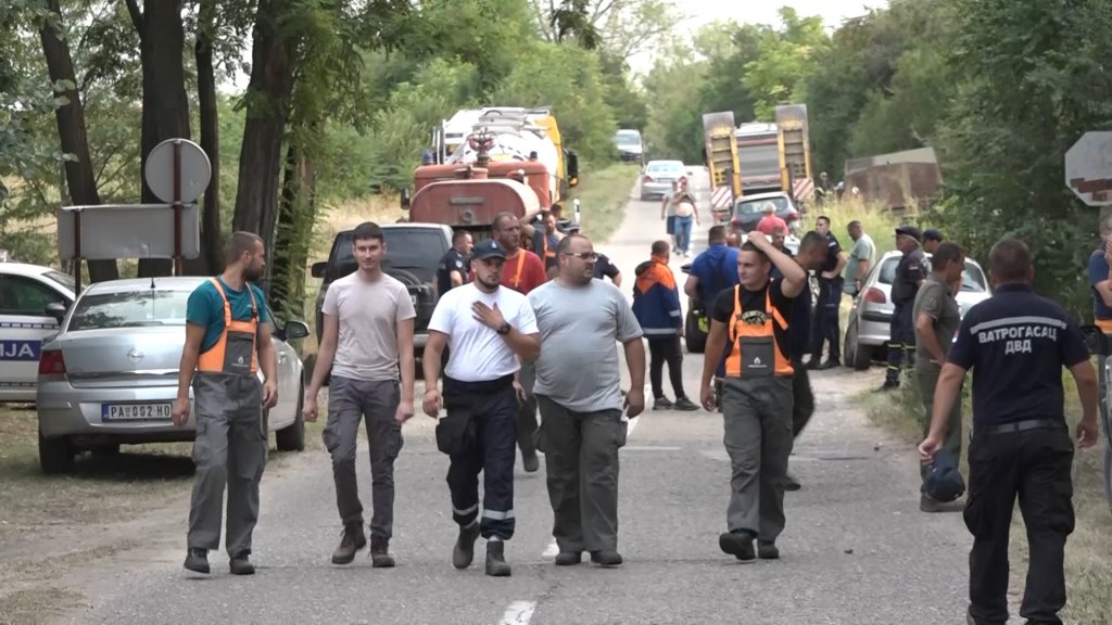 Borba sa požarom u Deliblatskoj peščari još uvek traje: Više od 350 ljudi na terenu