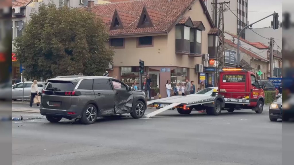 Saobraćajna nezgoda na uglu Svetog Save i Radomira Putnika
