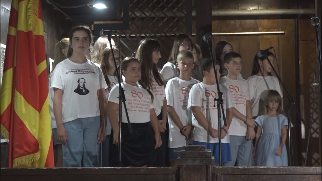 Pesmom čuvaju tradiciju: Hor OŠ „Dositej Obradović“ iz Plandišta oduševio publiku