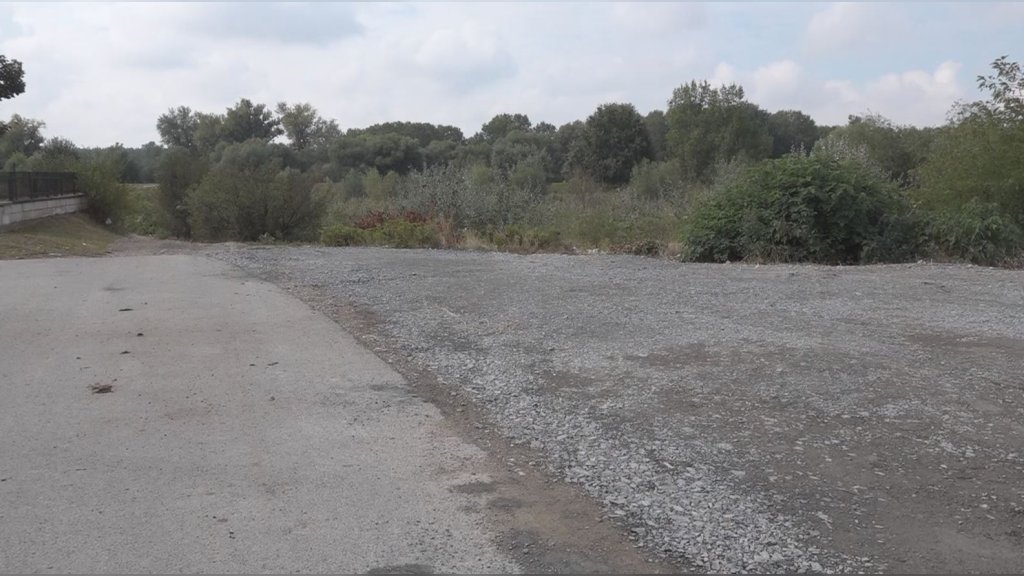 Uređena dva parkinga kod malog groblja u Opovu
