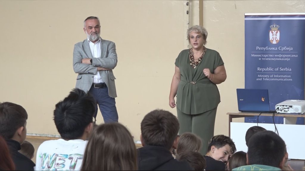 Učenici OŠ „Vasa Živković“ učili kako da se zaštite od opasnosti na internetu