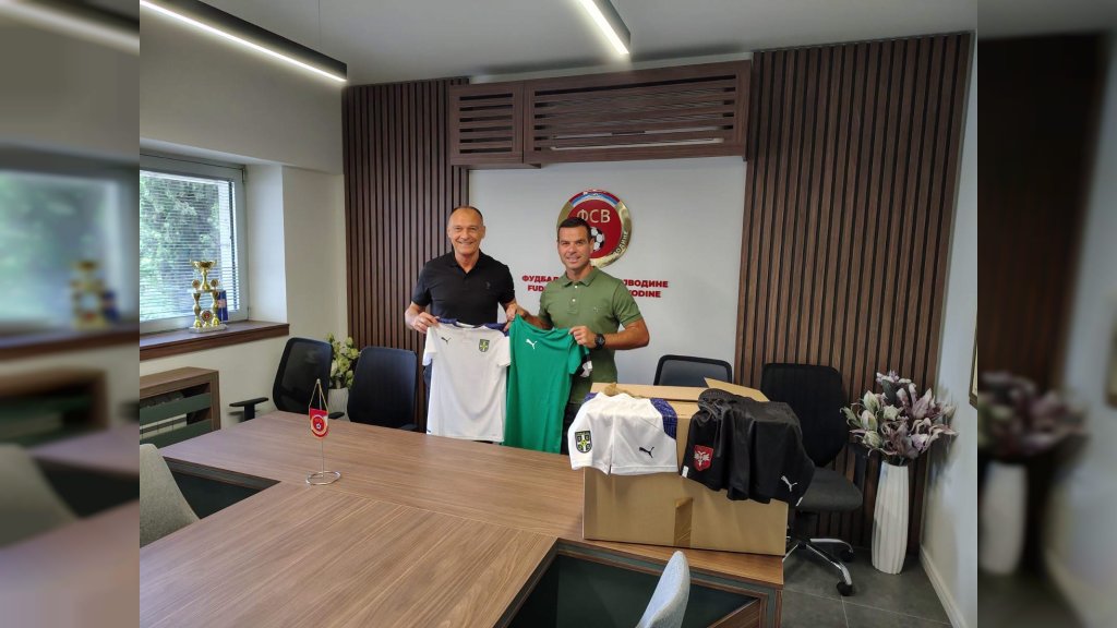 Slobodan Boba Rajčević u poseti Fudbalskom savezu Vojvodine, oprema za futsal klub „Bagljaš“