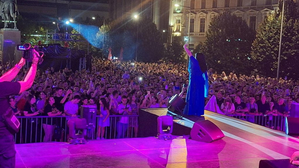 Dragana Mirković priredila veče za pamćenje na Trgu slobode