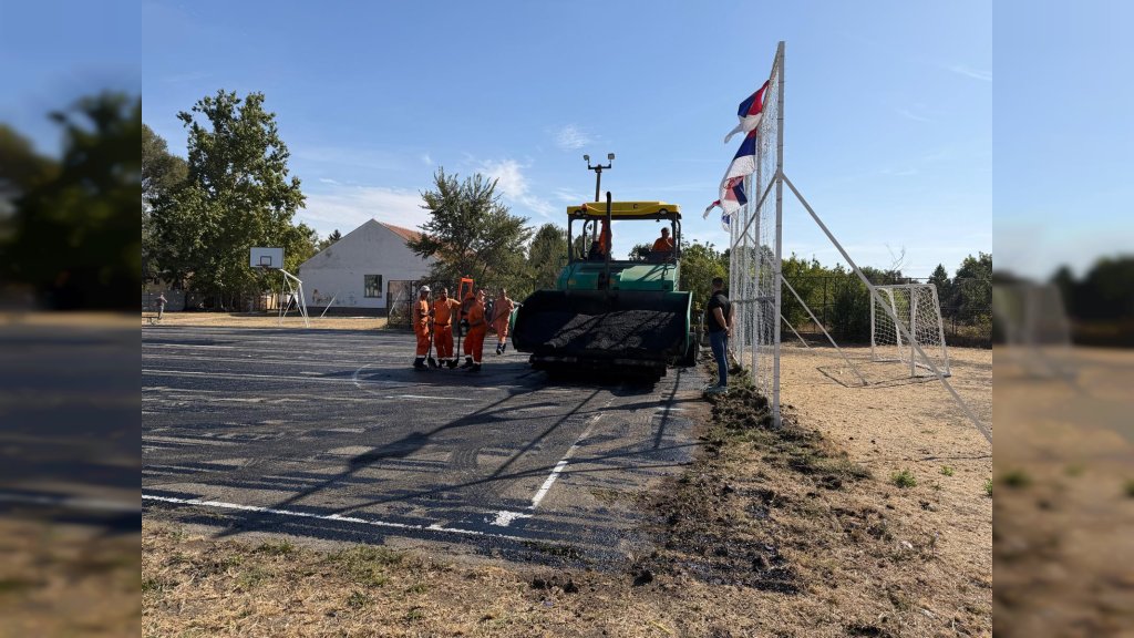 ZAVRŠENI RADOVI NA ASFALTIRANJU SPORTSKOG TERENA U CENTRU STAJIĆEVA