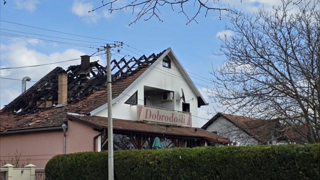 Požar na krovu ugostiteljskog objekta u Staroj Pazovi