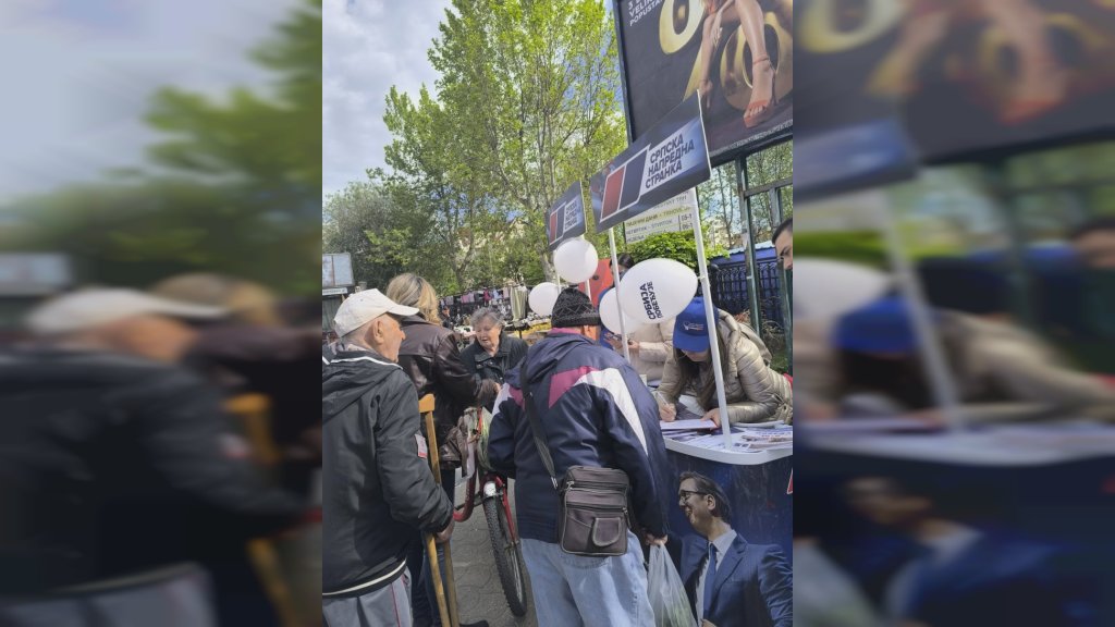 OO SNS nastavio terenske aktivnosti: Štandovi na Trgu u Staroj Pazovi