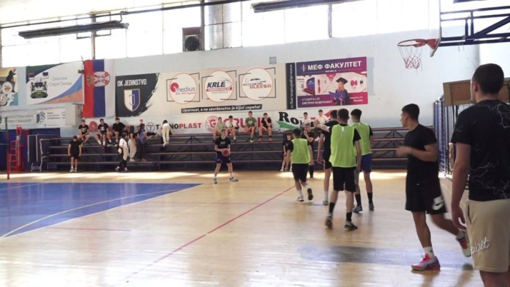 Humanitarni turnir u basketu okupio srednjoškolce iz Stare Pazove