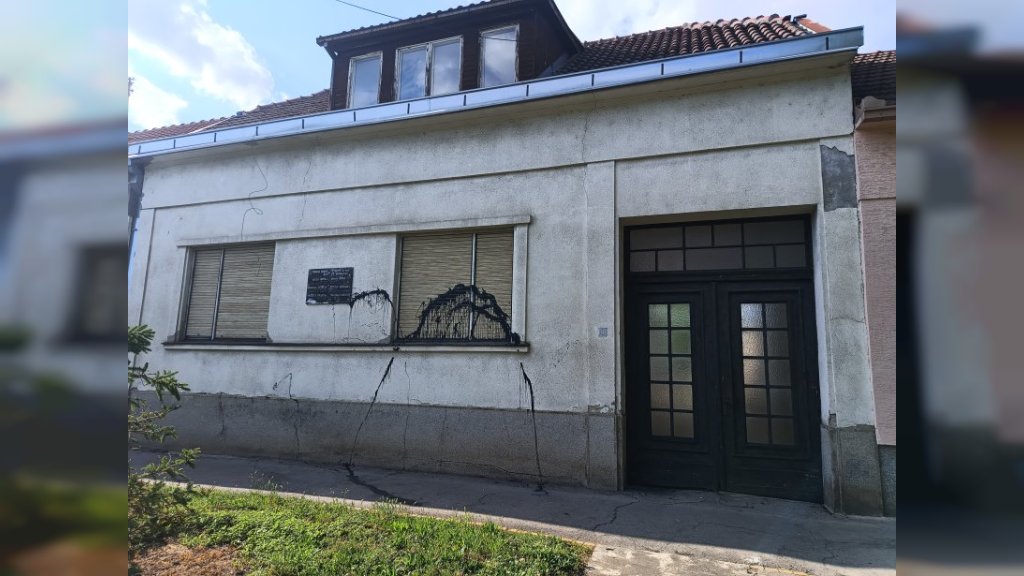 Oskrnavljena kuća gde je živela umetnica Mira Brtka