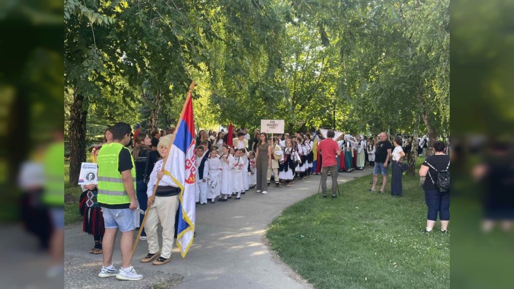 Svečanim defileom započeli 22. Vidovdanski susreti u Staroj Pazovi