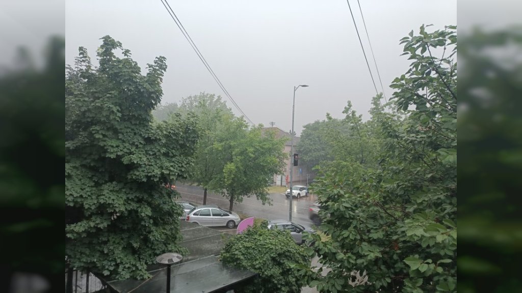 Obilna kiša osvežila Staru Pazovu