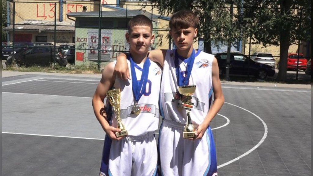 Mladi košarkaši KK Stara Pazova zablistali na KASTA kampu u Guči