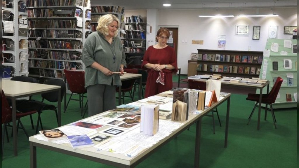 Više od knjiga i polica: Izložbe u biblioteci
