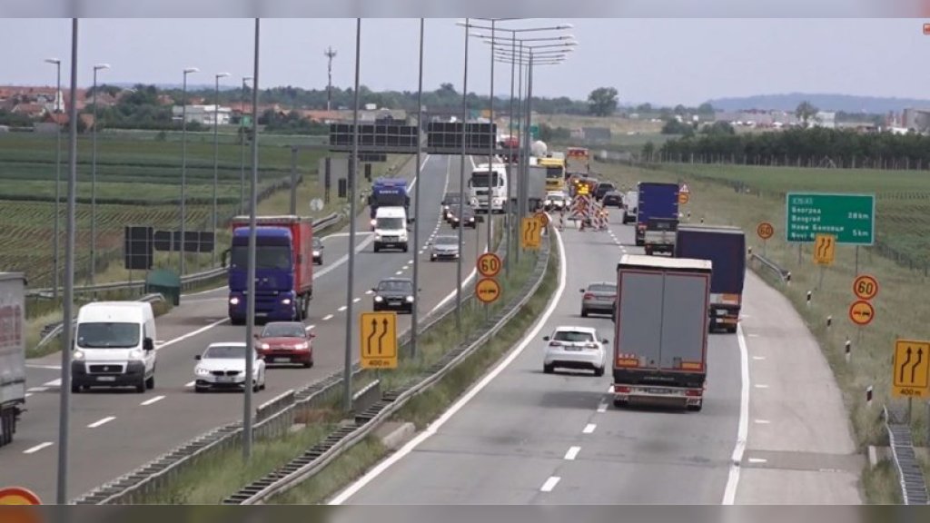 Izmena saobraćaja na auto-putu između petlji Batajnica i Novi Banovci