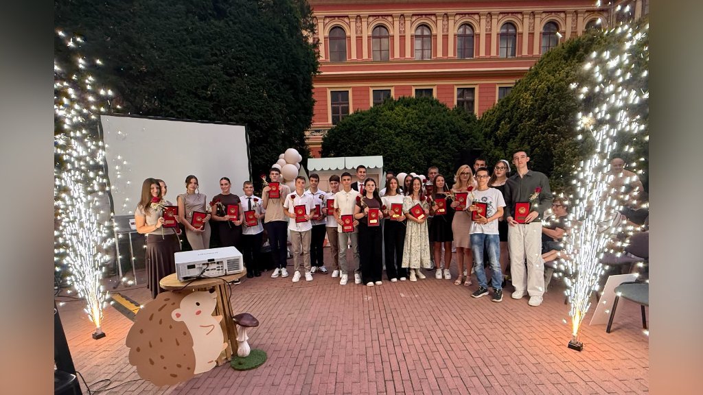 GRADONAČELNIK RATKOVIĆ UPRILIČIO PRIJEM ZA ĐAKE GENERACIJE OSNOVNIH I SREDNjIH ŠKOLA